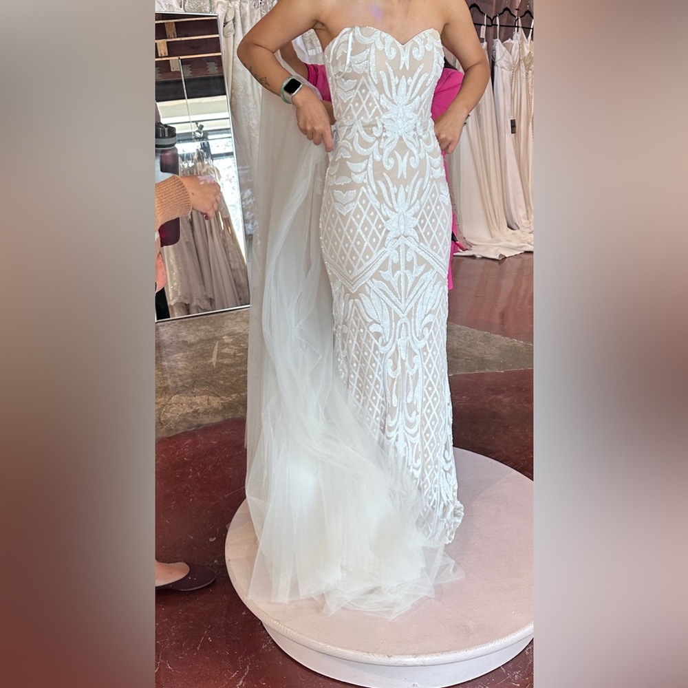 Wedding dress from Lulus with tag on. Size small